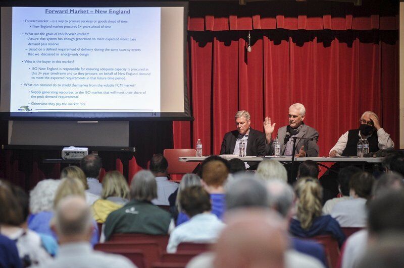 Power plant session draws protesters